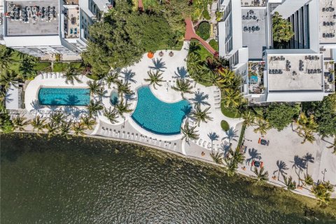 Condo in Miami, Florida, 2 bedrooms  № 2060827 - photo 14