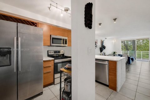 Condo in Miami, Florida, 2 bedrooms  № 2060827 - photo 6