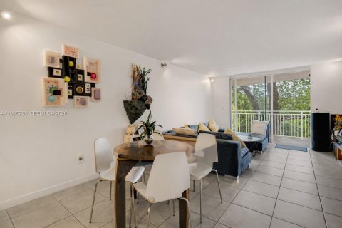 Condo in Miami, Florida, 2 bedrooms  № 2060827 - photo 8