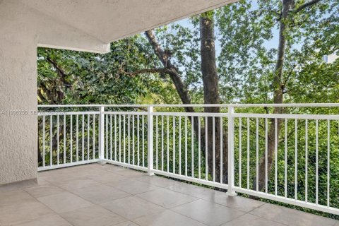 Condo in Miami, Florida, 2 bedrooms  № 2060827 - photo 15