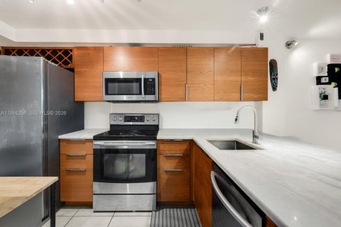 Condo in Miami, Florida, 2 bedrooms  № 2060827 - photo 5