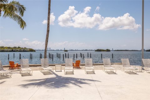 Condo in Miami, Florida, 2 bedrooms  № 2060827 - photo 7