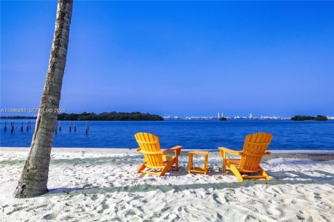 Condo in Miami, Florida, 2 bedrooms  № 2060827 - photo 3