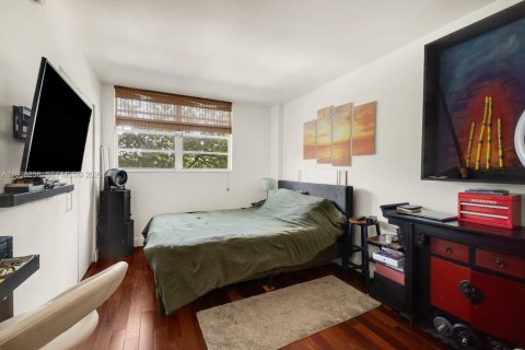 Condo in Miami, Florida, 2 bedrooms  № 2060827 - photo 16