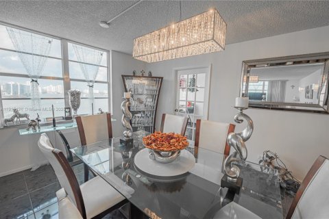 Купить кондоминиум в Санни-Айлс-Бич, Флорида 3 спальни, 222.97м2, № 1971755 - фото 12