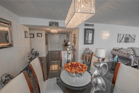 Купить кондоминиум в Санни-Айлс-Бич, Флорида 3 спальни, 222.97м2, № 1971755 - фото 14