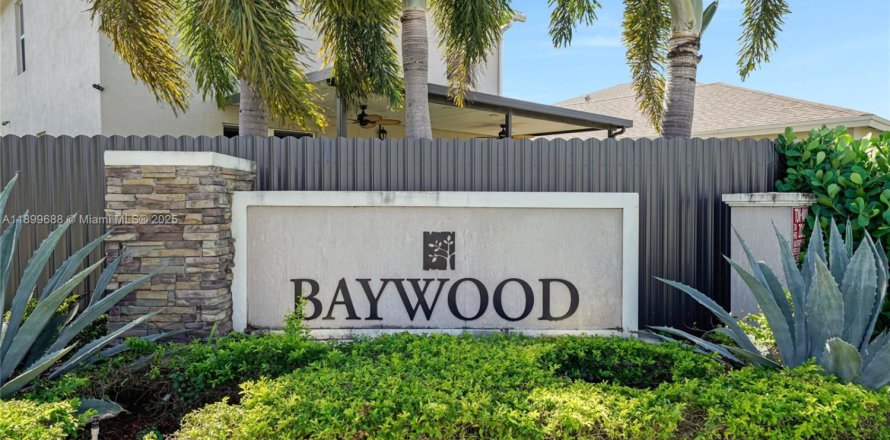 House in Homestead, Florida 4 bedrooms, 197.51 sq.m. № 1950736