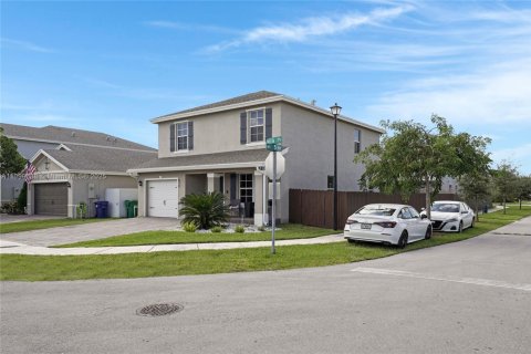 House in Homestead, Florida 4 bedrooms, 197.51 sq.m. № 1950736 - photo 4