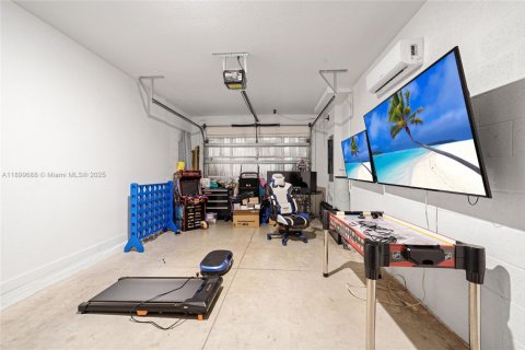 House in Homestead, Florida 4 bedrooms, 197.51 sq.m. № 1950736 - photo 26