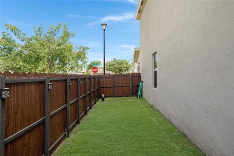 House in Homestead, Florida 4 bedrooms, 197.51 sq.m. № 1950736 - photo 11