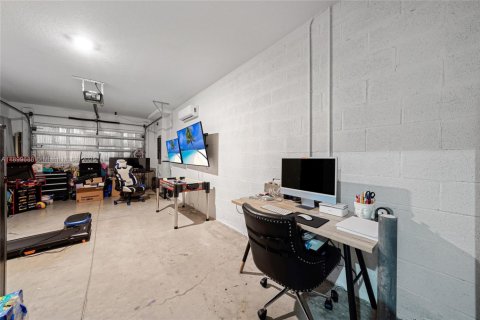 House in Homestead, Florida 4 bedrooms, 197.51 sq.m. № 1950736 - photo 25