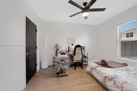 House in Homestead, Florida 4 bedrooms, 197.51 sq.m. № 1950736 - photo 30