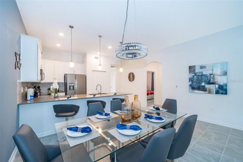 Condo in Davenport, Florida, 2 bedrooms  № 2222113 - photo 11