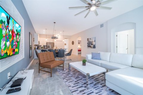 Condo in Davenport, Florida, 2 bedrooms  № 2222113 - photo 3