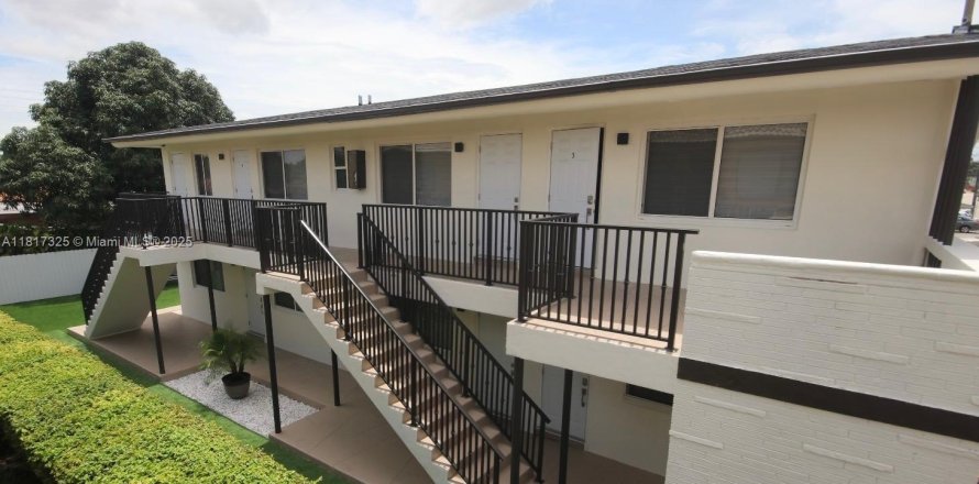 Immobilier commercial à Miami, Floride 350.06 m2 № 1940179