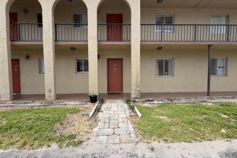 Condo in West Palm Beach, Florida, 2 bedrooms № 2168259