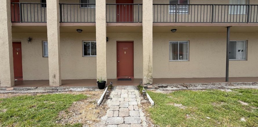Condo à West Palm Beach, Floride, 2 chambres № 2168259