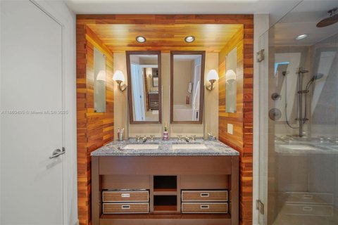 Condo in Miami Beach, Florida, 2 bedrooms  № 1981252 - photo 4