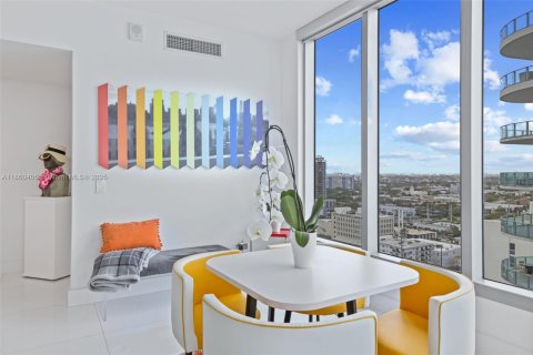 Condo in Miami Beach, Florida, 2 bedrooms  № 1981252 - photo 5