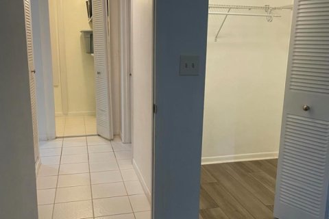 Copropriété à louer à Boca Raton, Floride: 2 chambres, 86.96 m2 № 2402050 - photo 8
