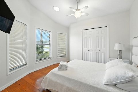 House in Poinciana, Florida 4 bedrooms, 142.51 sq.m. № 2156083 - photo 18