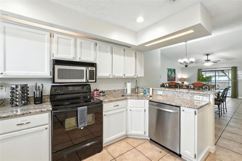 House in Poinciana, Florida 4 bedrooms, 142.51 sq.m. № 2156083 - photo 15