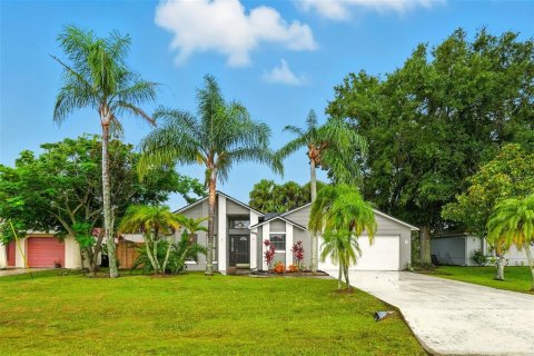 Villa ou maison à Poinciana, Floride 4 chambres, 142.51 m2 № 2156083