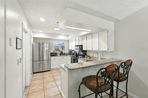 House in Poinciana, Florida 4 bedrooms, 142.51 sq.m. № 2156083 - photo 13