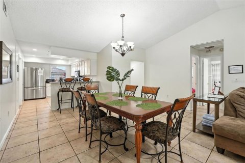 House in Poinciana, Florida 4 bedrooms, 142.51 sq.m. № 2156083 - photo 8