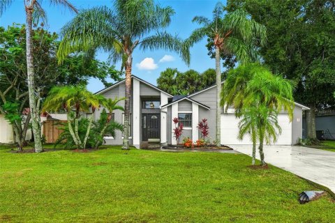 House in Poinciana, Florida 4 bedrooms, 142.51 sq.m. № 2156083 - photo 2
