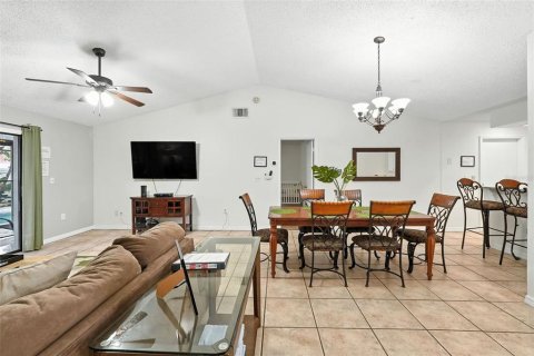 House in Poinciana, Florida 4 bedrooms, 142.51 sq.m. № 2156083 - photo 6
