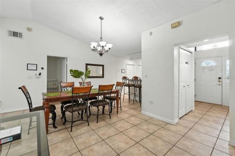 House in Poinciana, Florida 4 bedrooms, 142.51 sq.m. № 2156083 - photo 7
