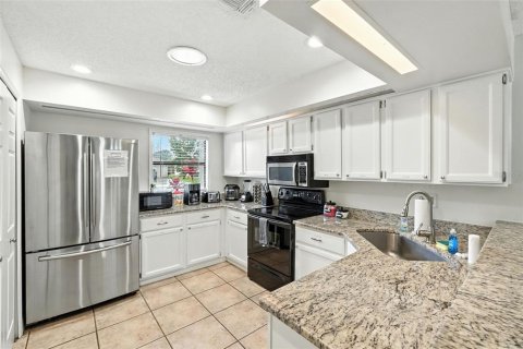 House in Poinciana, Florida 4 bedrooms, 142.51 sq.m. № 2156083 - photo 14