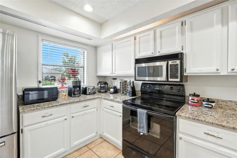 House in Poinciana, Florida 4 bedrooms, 142.51 sq.m. № 2156083 - photo 16