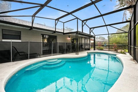 House in Poinciana, Florida 4 bedrooms, 142.51 sq.m. № 2156083 - photo 27
