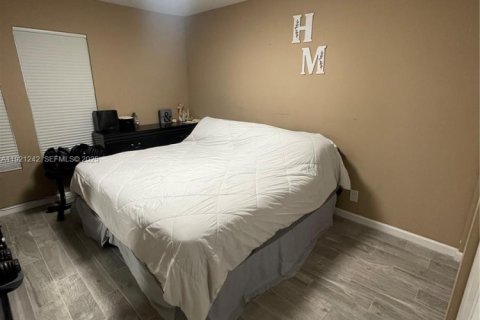 Casa en venta en Hollywood, Florida, 2 dormitorios, 73.67 m2 № 1993826 - foto 4