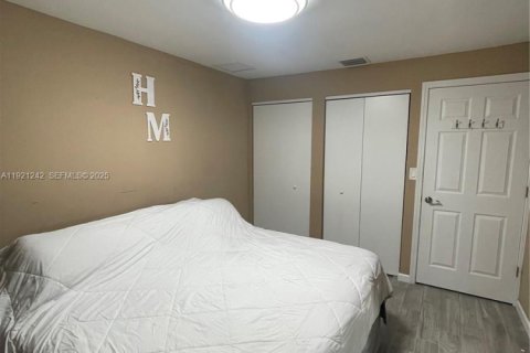 Casa en venta en Hollywood, Florida, 2 dormitorios, 73.67 m2 № 1993826 - foto 5