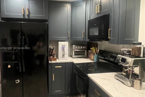 Casa en venta en Hollywood, Florida, 2 dormitorios, 73.67 m2 № 1993826 - foto 3