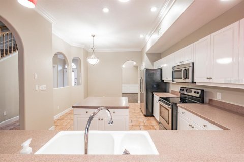 Townhouse in Palm Harbor, Florida 3 bedrooms, 337.51 sq.m. № 2228312 - photo 13