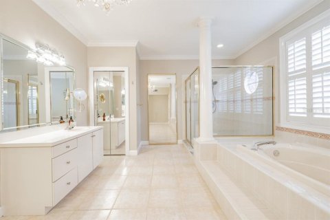 Townhouse in Palm Harbor, Florida 3 bedrooms, 337.51 sq.m. № 2228312 - photo 28