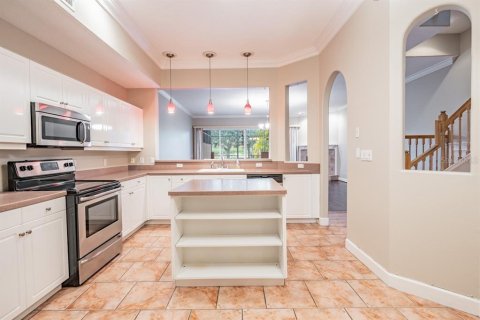 Townhouse in Palm Harbor, Florida 3 bedrooms, 337.51 sq.m. № 2228312 - photo 10