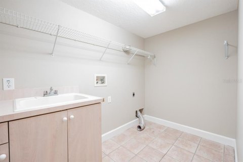 Townhouse in Palm Harbor, Florida 3 bedrooms, 337.51 sq.m. № 2228312 - photo 19