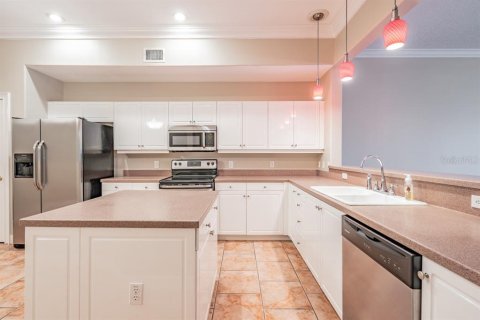Townhouse in Palm Harbor, Florida 3 bedrooms, 337.51 sq.m. № 2228312 - photo 12