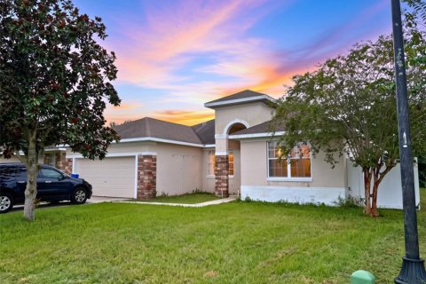 House in Leesburg, Florida 4 bedrooms, 191.66 sq.m. № 2369610