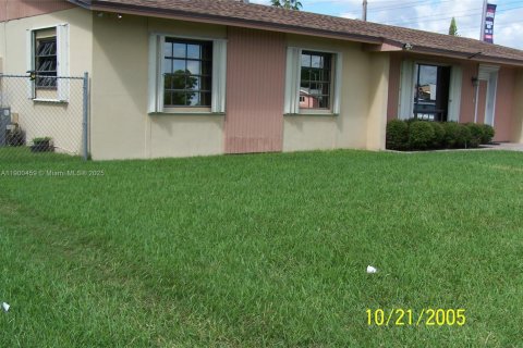 Casa en venta en Miami, Florida, 3 dormitorios № 1953686 - foto 1