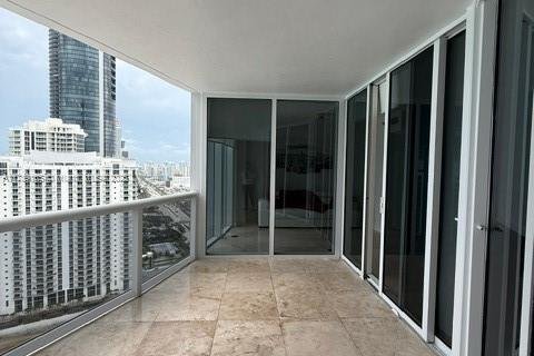 Condominio en alquiler en Sunny Isles Beach, Florida, 2 dormitorios, 176.79 m2 № 1920977 - foto 4