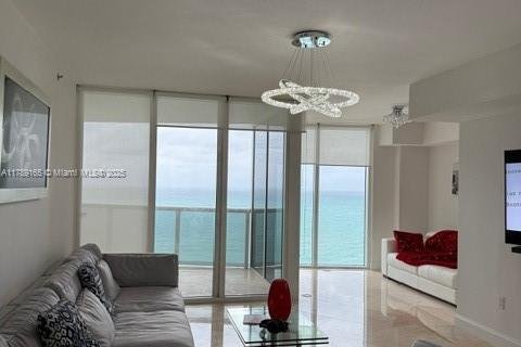 Condominio en alquiler en Sunny Isles Beach, Florida, 2 dormitorios, 176.79 m2 № 1920977 - foto 19