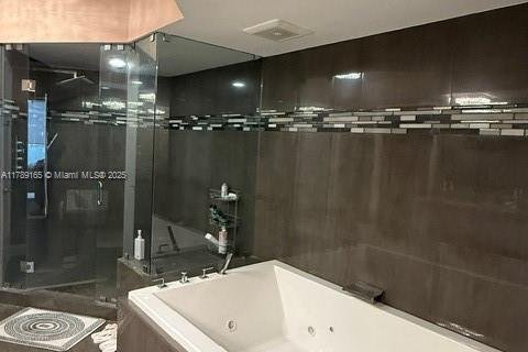 Condominio en alquiler en Sunny Isles Beach, Florida, 2 dormitorios, 176.79 m2 № 1920977 - foto 30