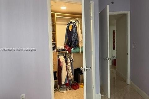 Condominio en alquiler en Sunny Isles Beach, Florida, 2 dormitorios, 176.79 m2 № 1920977 - foto 24