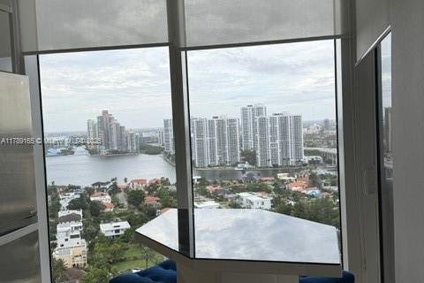 Condominio en alquiler en Sunny Isles Beach, Florida, 2 dormitorios, 176.79 m2 № 1920977 - foto 26